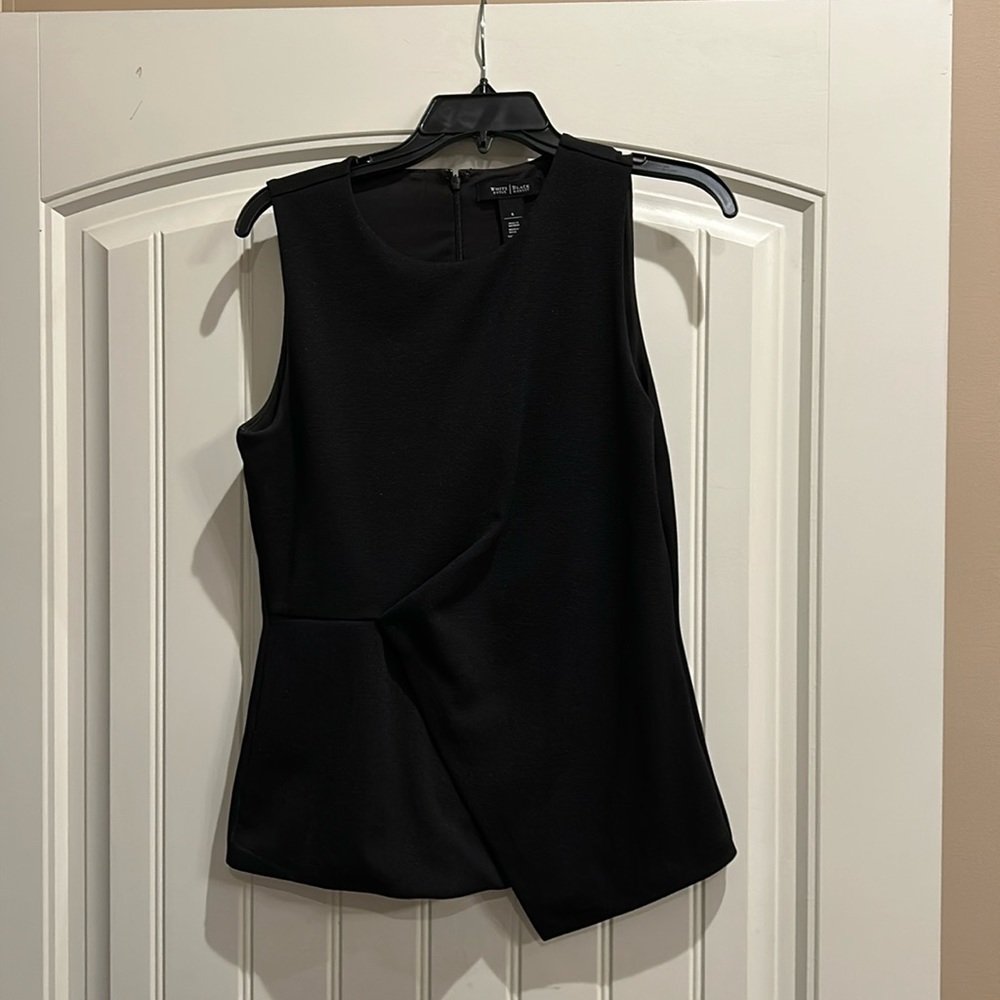 EUC WHBM Sz 6 black fitted top with flattering waist.